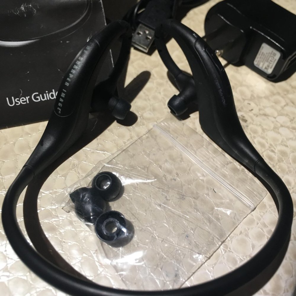 Sharper image bluetooth  behind the ear headphones sbt511